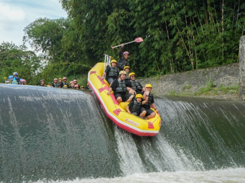 Terjun di rafting cisandane bogor