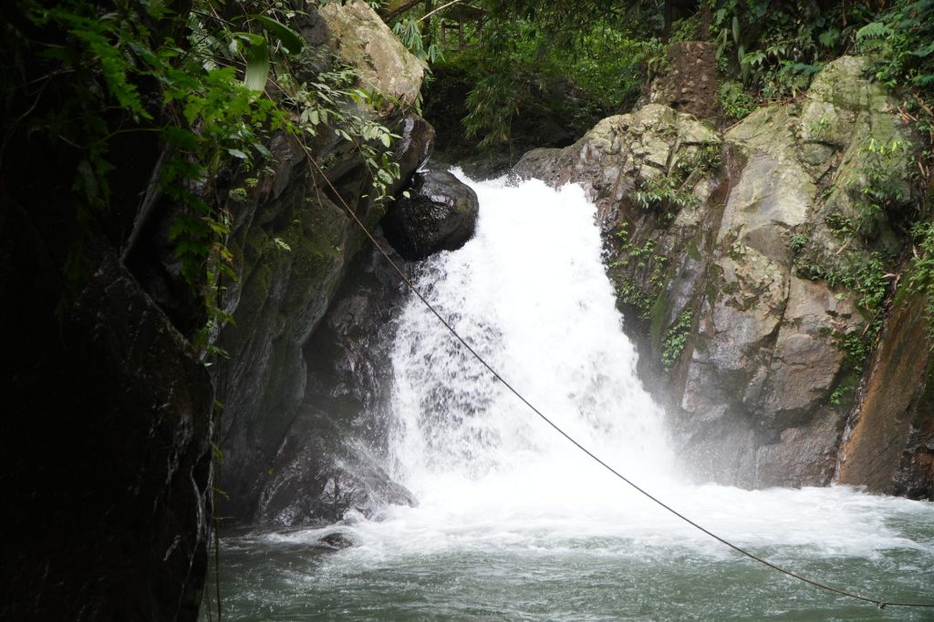 Air terjun Curug Kencana Sentul untuk paket trekking Bogor