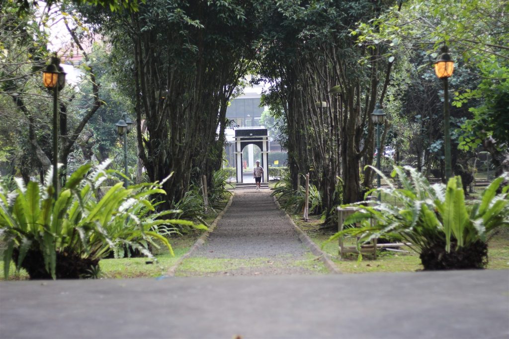 Area hijau Kinasih Resort Bogor untuk lokasi paket outbound