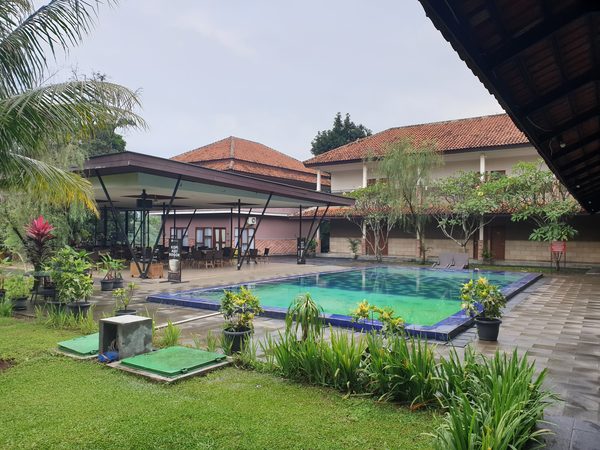 Kolam renang Bumi Gumati Convention Resort sebagai fasilitas venue outbound Bogor