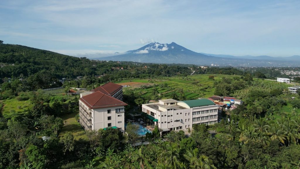 Pemandangan Green Peak Puncak Bogor untuk lokasi outbound