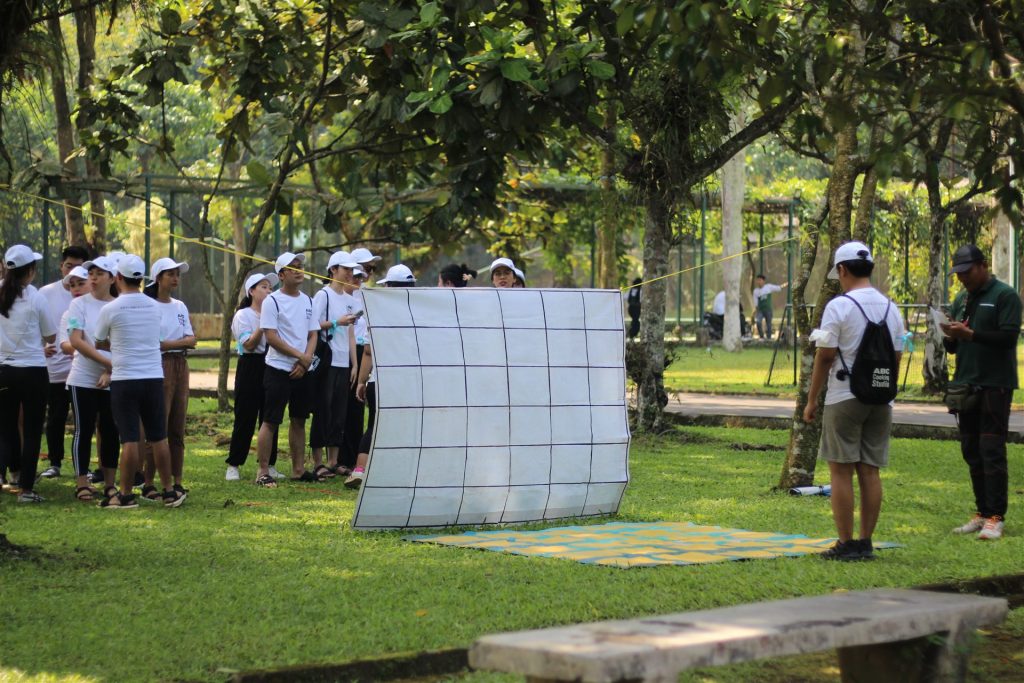 Permainan team building perusahaan di Kinasih Resort Bogor